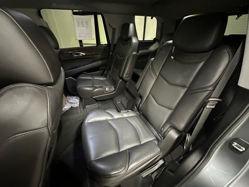 Used 2020 Cadillac Escalade Luxury image 29