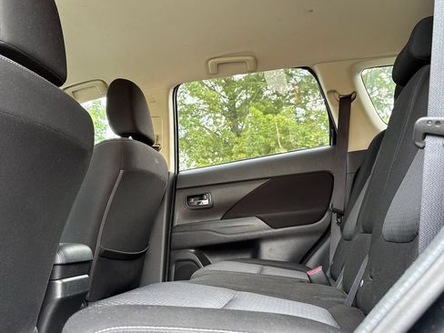 Used 2016 Mitsubishi Outlander ES FWD image 17