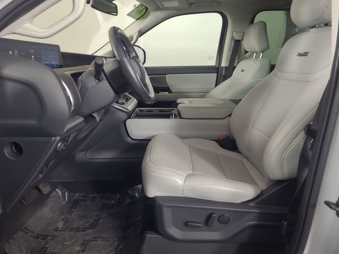 Used 2025 Ford Expedition Platinum w/ Driver's Package AWD/4WD image 19