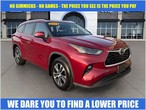 Used 2023 Toyota Highlander XLE FWD image 1
