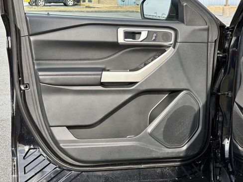 Used 2022 Ford Explorer XLT w/ Equipment Group 202A image 16