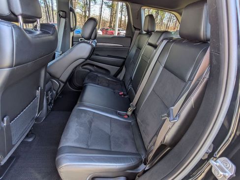 Used 2019 Jeep Grand Cherokee Altitude image 25