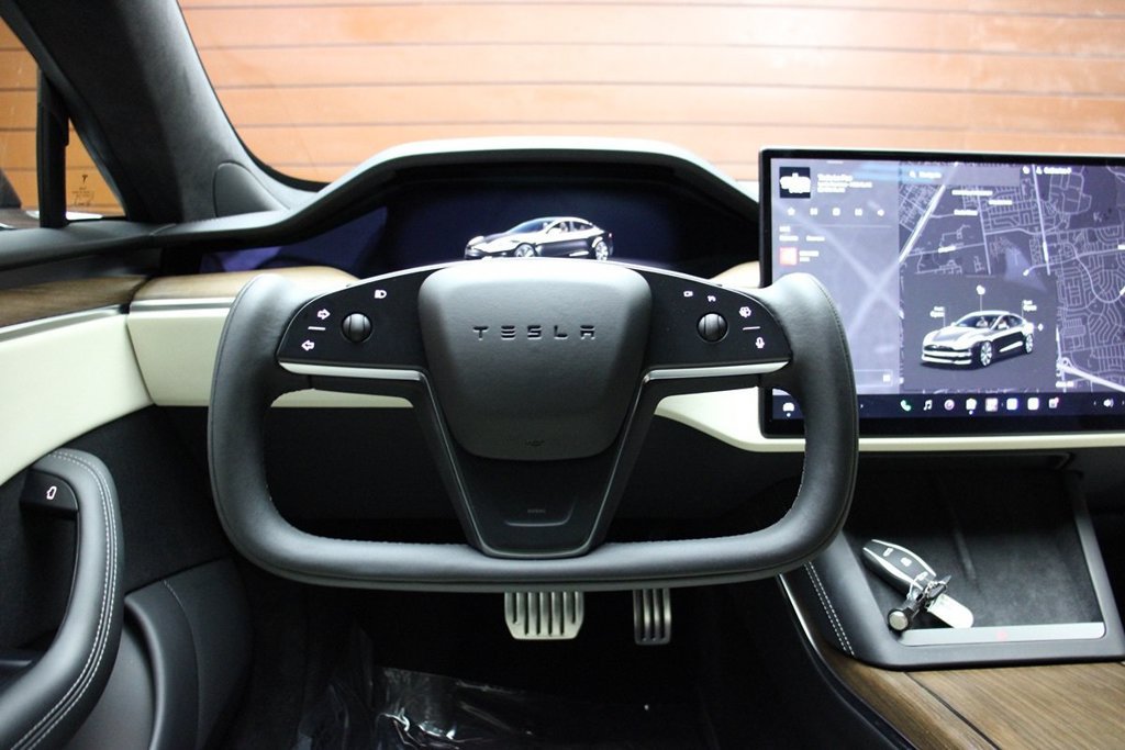 Used 2022 Tesla Model S AWD/4WD image 35