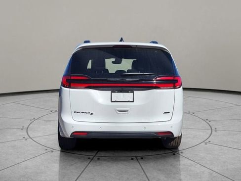 New 2026 Chrysler Pacifica Select w/ S Appearance Package image 11