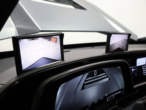 Used 2023 Cadillac Escalade Premium Luxury image 32