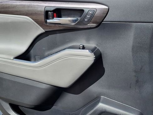 Used 2022 Toyota Highlander Limited image 13