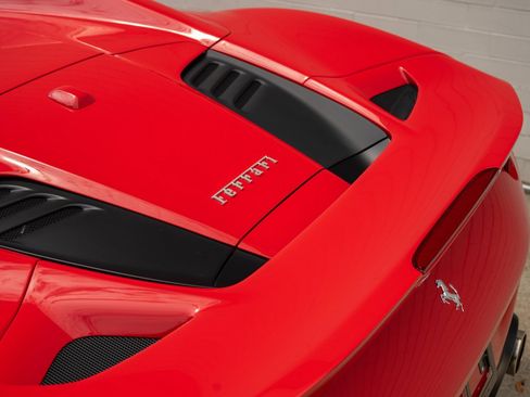 Used 2023 Ferrari F8 Tributo RWD image 19