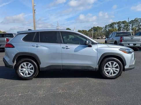 Used 2024 Toyota Corolla Cross L image 3