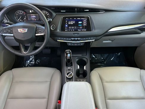 Used 2023 Cadillac XT4 Luxury w/ Cold Weather Package AWD/4WD image 15