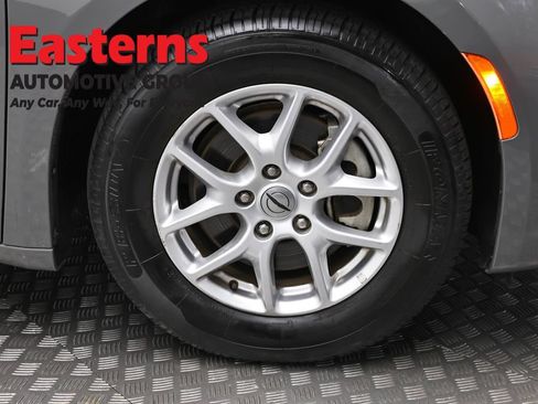 Used 2023 Chrysler Pacifica Touring-L FWD image 32