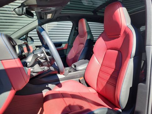 Certified 2024 Porsche Cayenne S image 5