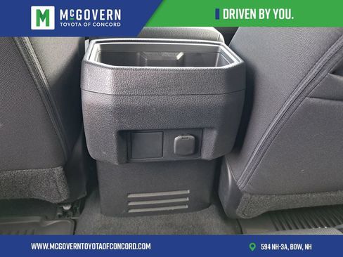 Used 2025 Toyota Tacoma SR5 AWD/4WD image 15