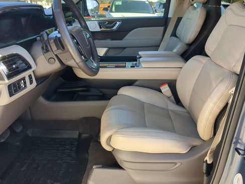 Used 2022 Lincoln Navigator Reserve image 11