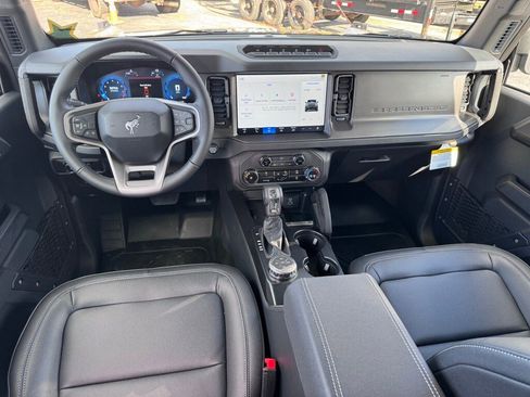 New 2025 Ford Bronco Badlands image 4