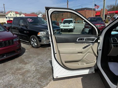 Used 2013 Ford Explorer XLT image 14