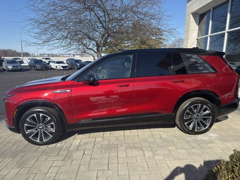 Used 2026 Cadillac Vistiq Sport image 4