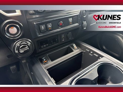 Used 2018 Nissan Titan XD AWD/4WD image 27