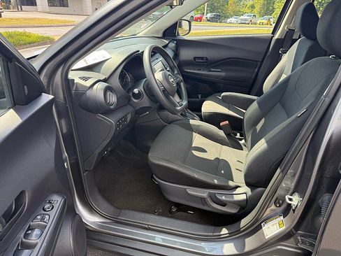 Used 2024 Nissan Kicks S FWD image 9