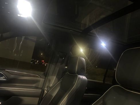 Used 2021 Chevrolet Suburban Premier w/ Premium Package image 3