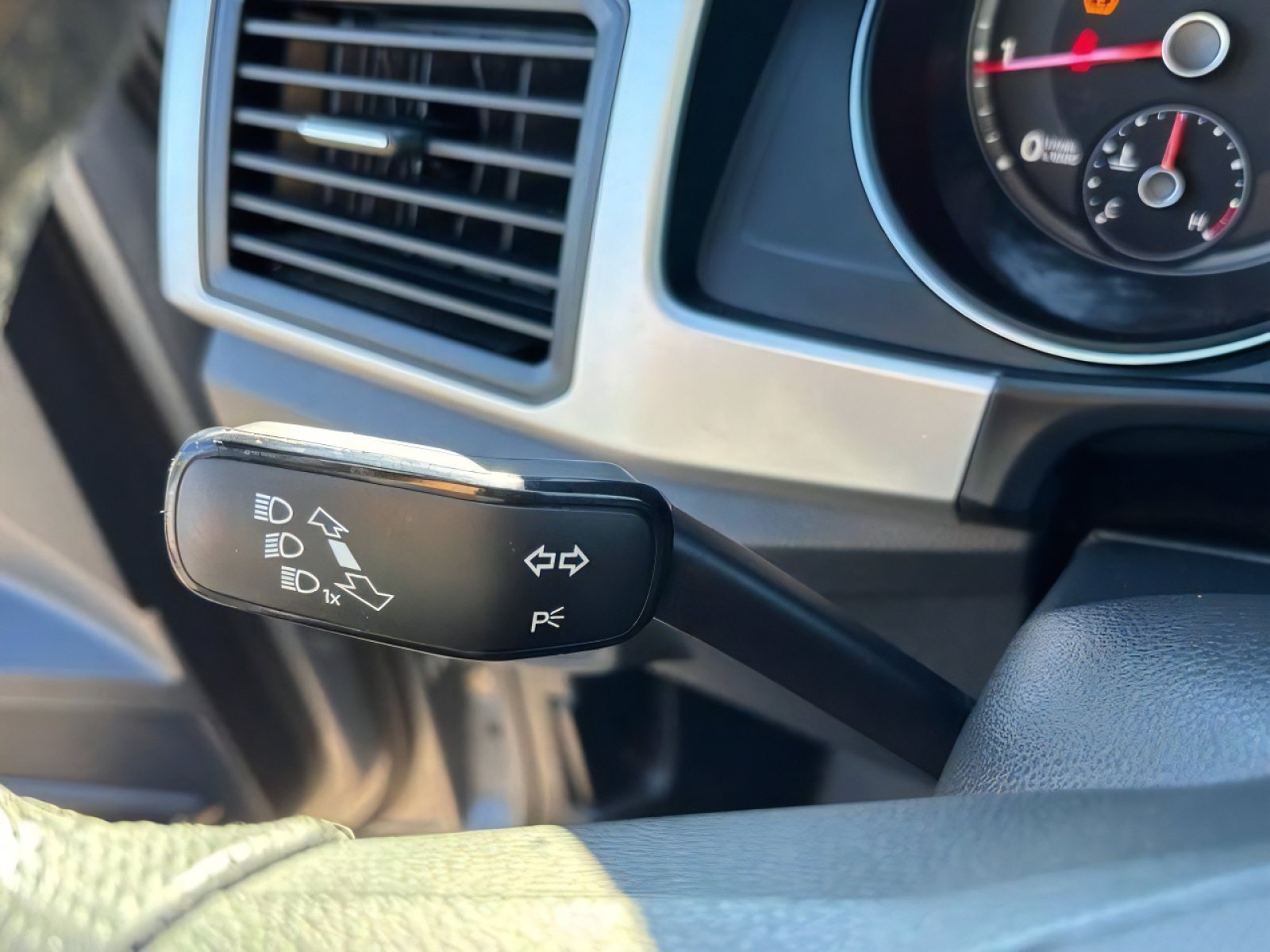 Used 2021 Volkswagen Atlas Cross Sport SE w/ Panoramic Sunroof Package AWD/4WD image 24