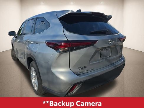 Used 2024 Toyota Highlander LE image 4