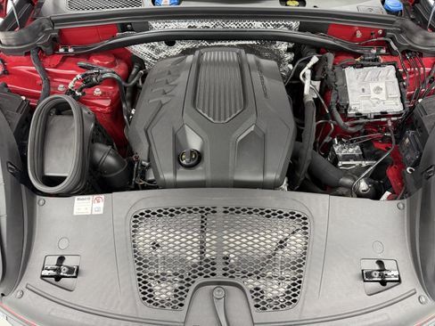 Certified 2024 Porsche Macan image 63