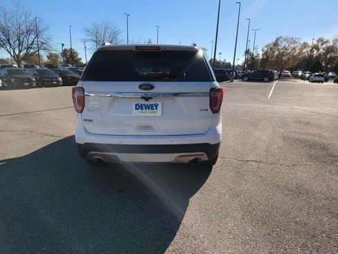 Used 2016 Ford Explorer XLT w/ Equipment Group 201A image 4