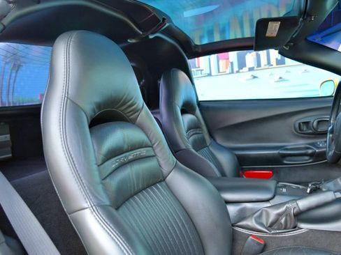 Used 2003 Chevrolet Corvette Coupe w/ Preferred Equipment Group image 35