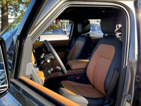 Used 2024 Land Rover Defender 130 X image 28