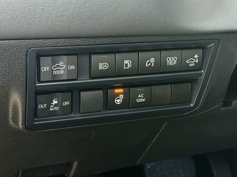 Used 2025 Toyota Tundra Platinum AWD/4WD image 11