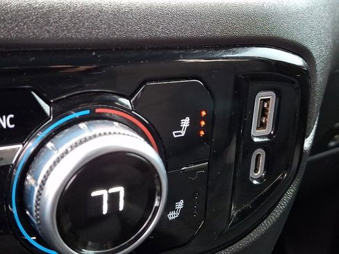 Used 2022 GMC Sierra 1500 Elevation image 25