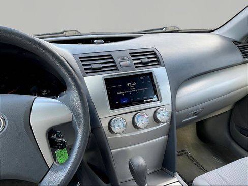 Used 2010 Toyota Camry LE FWD image 9