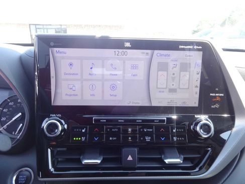 Used 2021 Toyota Highlander Platinum image 25