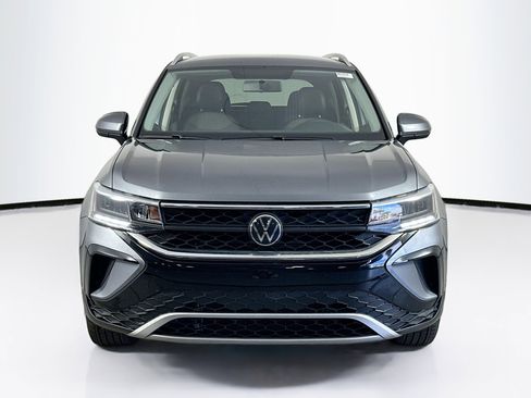 Used 2022 Volkswagen Taos SE image 2