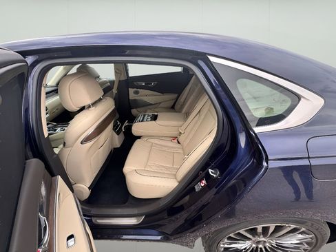 Used 2019 Kia K900 Luxury image 9