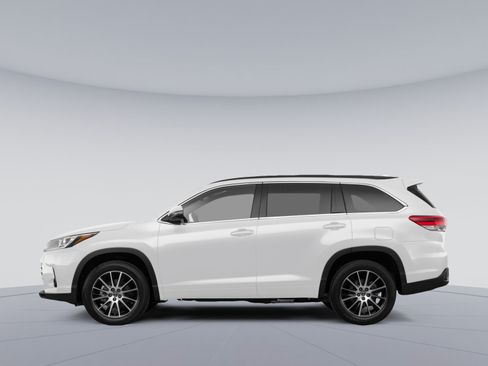Used 2018 Toyota Highlander XLE AWD/4WD image 2