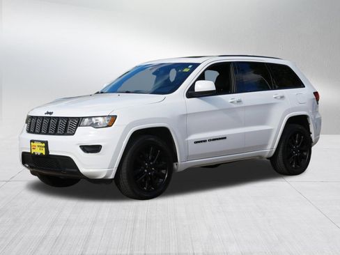 Used 2018 Jeep Grand Cherokee Altitude AWD/4WD image 3