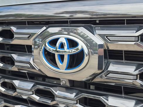 Used 2024 Toyota Tundra Platinum AWD/4WD image 5