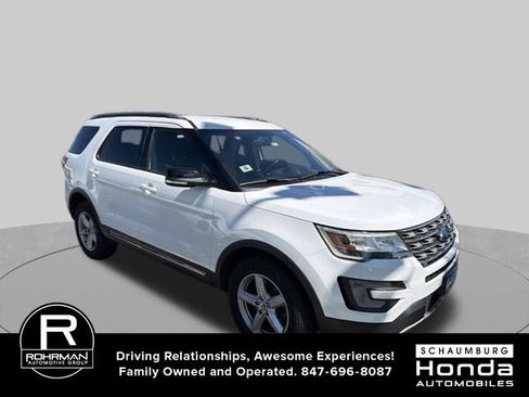 Used 2017 Ford Explorer XLT AWD/4WD image 3
