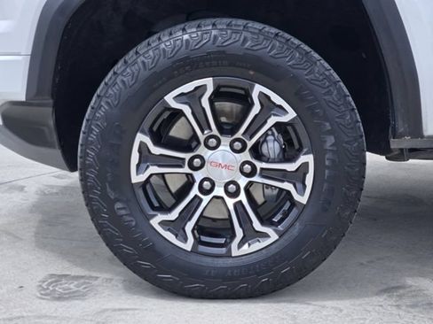 Used 2023 GMC Canyon AT4 w/ AT4 Premium Package AWD/4WD image 11