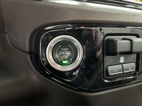 Used 2022 Chevrolet Silverado 1500 LT AWD/4WD image 19