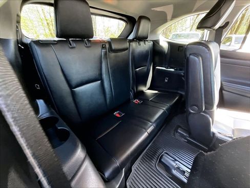 Used 2021 Toyota Highlander XLE AWD/4WD image 16