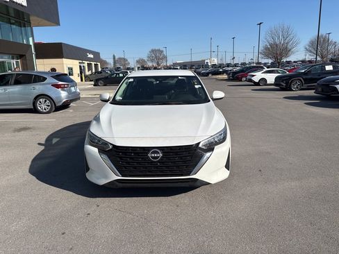 Used 2024 Nissan Sentra SV image 2