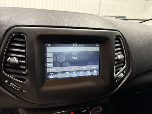 Used 2020 Jeep Compass Latitude FWD image 13