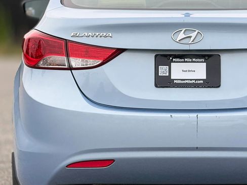 Used 2013 Hyundai Elantra GLS w/ Preferred Pkg FWD image 13