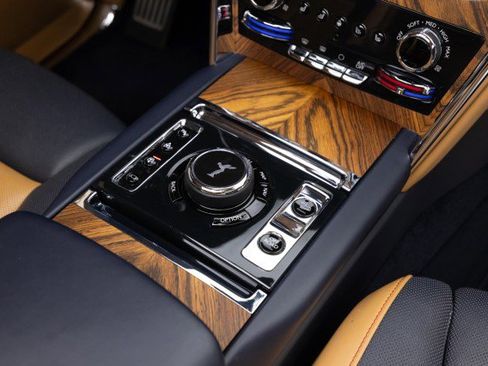 Used 2019 Rolls-Royce Cullinan image 18