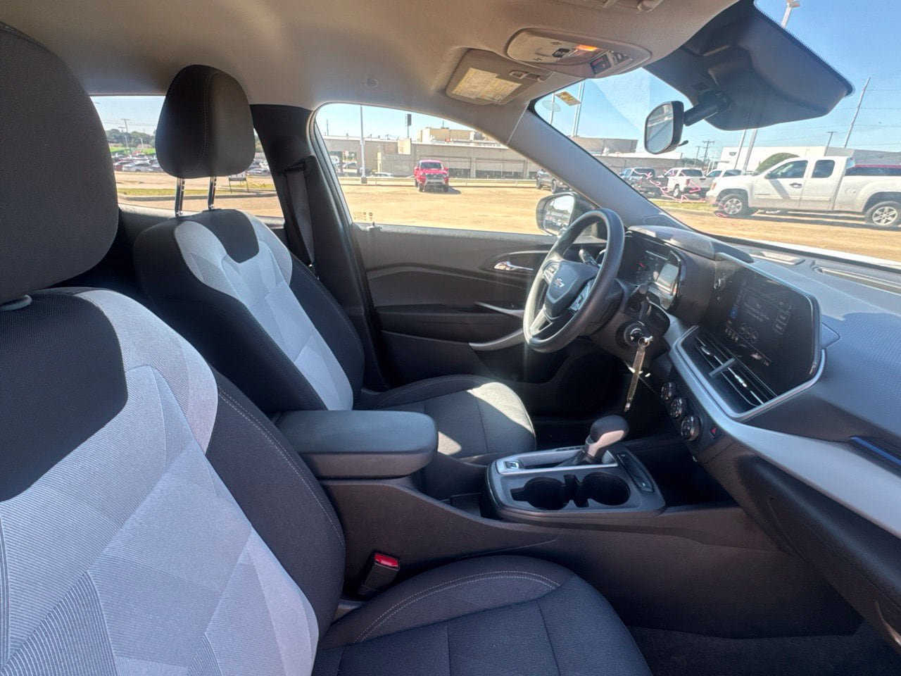 Used 2025 Chevrolet Trax LS FWD image 28