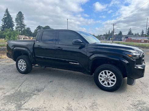 Used 2025 Toyota Tacoma SR5 RWD image 4