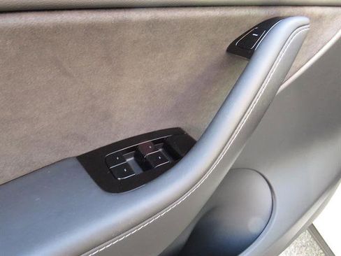 Used 2020 Tesla Model Y Long Range image 8