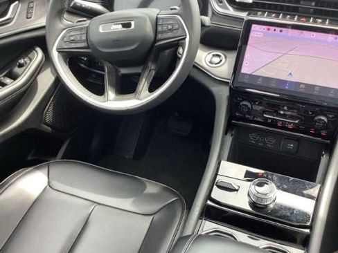 Used 2023 Jeep Grand Cherokee L Limited AWD/4WD image 13